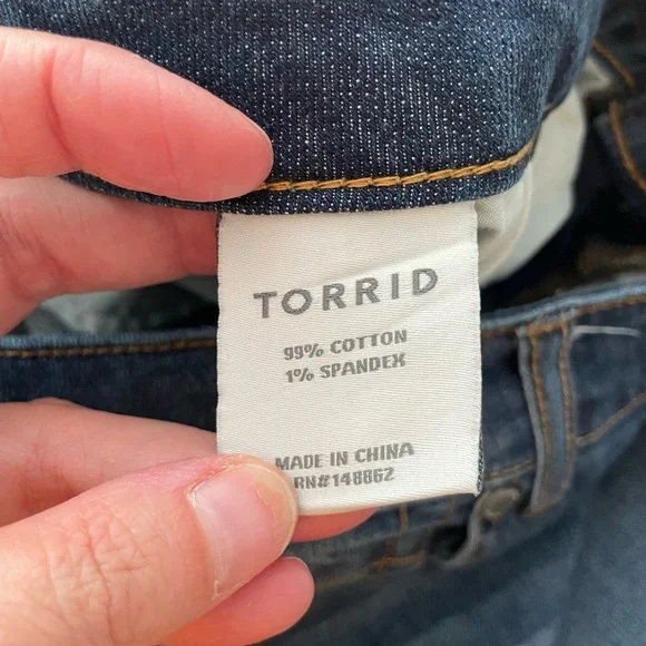 Torrid Girlfriend Style Jeans Size 18R Dark Wash - Picture 8 of 9